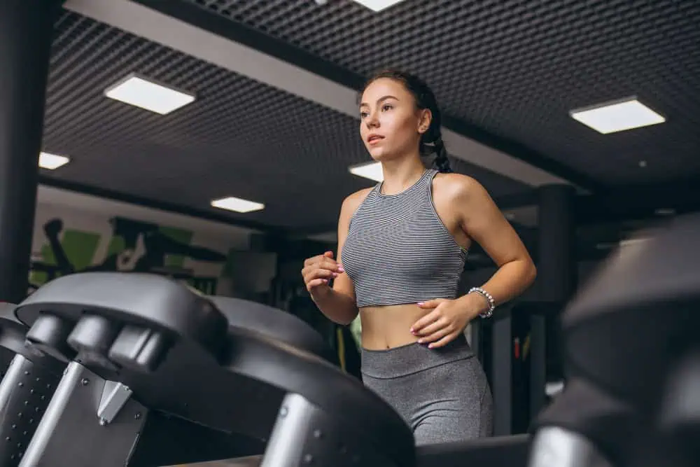 Mana yang Cocok untuk Anda: Yoga, Mat Pilates, Zumba, atau Aerobik?